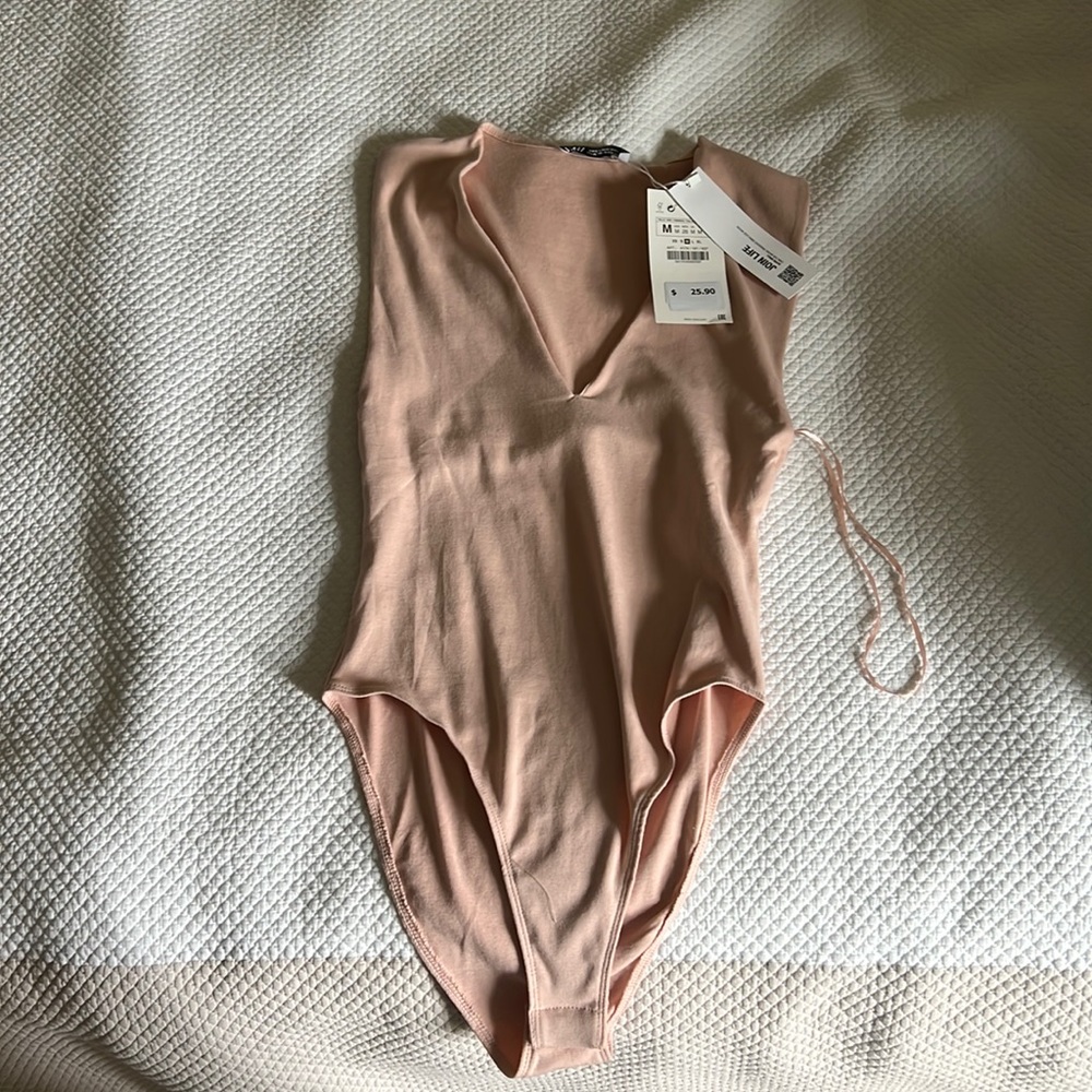 Zara bodysuit with tags still on it